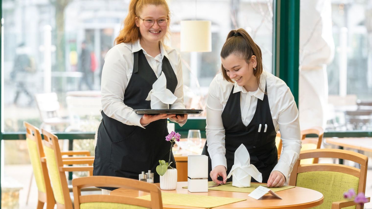 Servicemitarbeiter (m/w/d) Spätschicht  - Stellenausschreibung